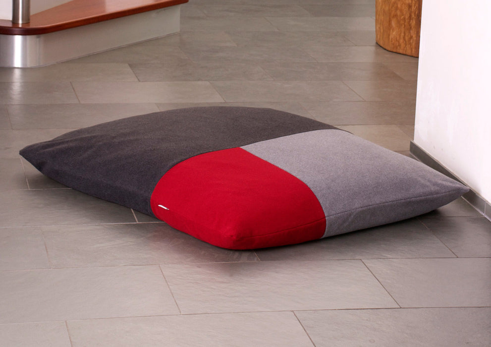 Divan Quattro Dog Bed (Red/Graphite/Grey)